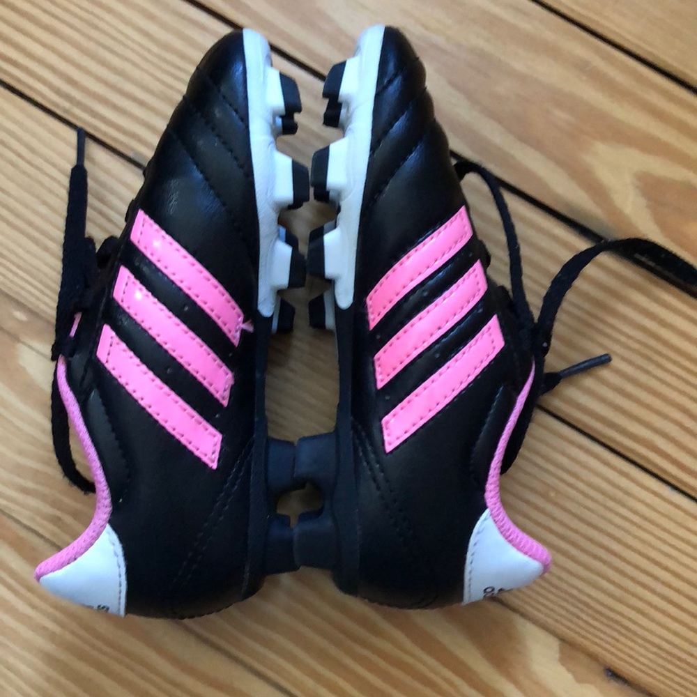 Girls cleats - Picture 3 of 5